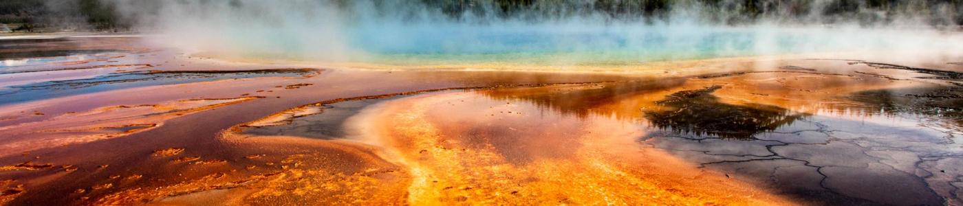 Photo: geyser within mountain range